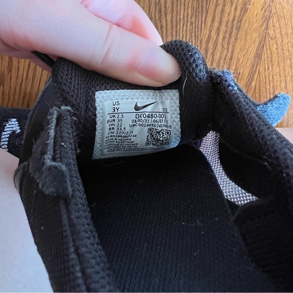 ⚫️NIKE: Boy’s size 3, “Waffle One” black & white sneakers, preowned⚫️ - Picture 2 of 9